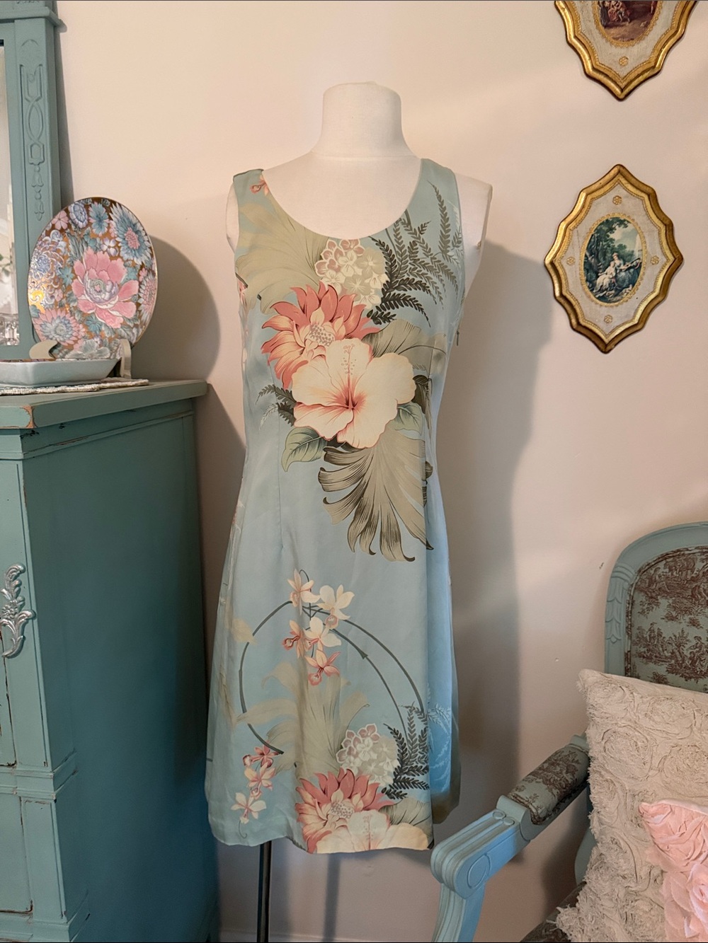 Tommy Bahama 100% Silk Sleeveless Floral Shift Dress in Light green